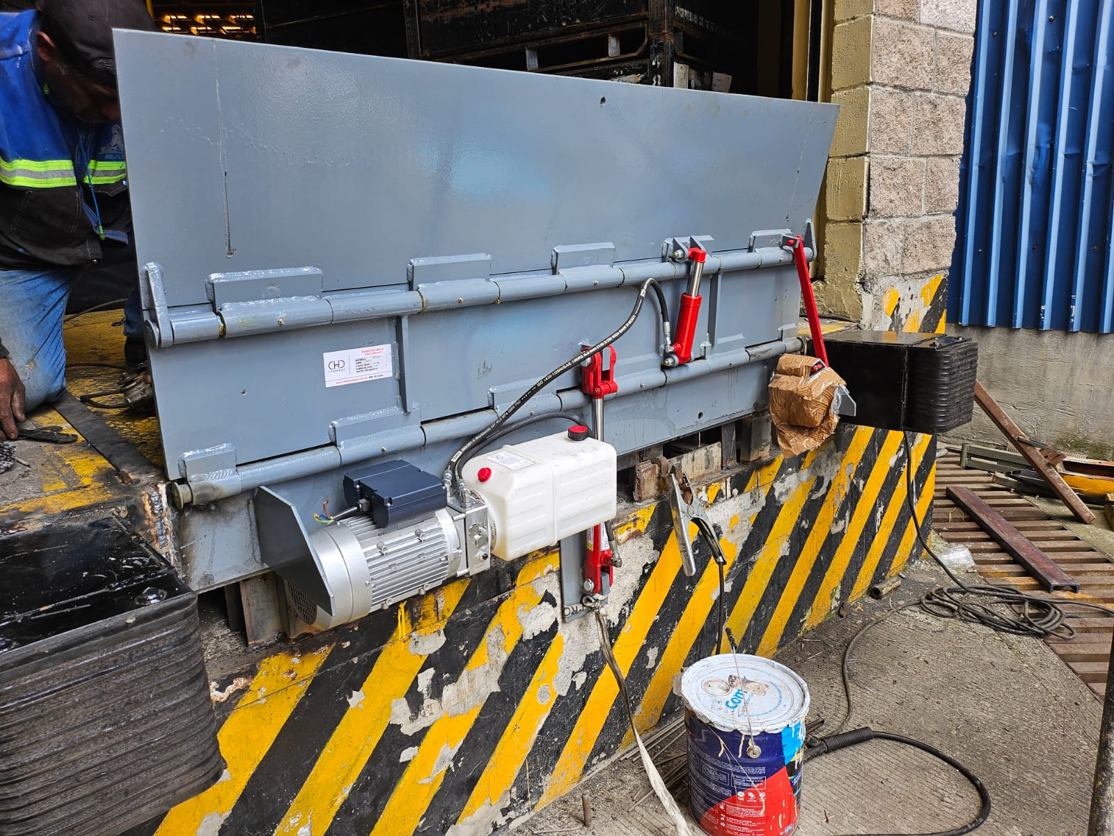 Instalación de rampas mecánicas e hidráulicas para andén